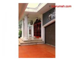 Rumah di Pancoran mas Depok. Jual butuh dan murah. Luas 788m2 dua lantai. Garasi muat 4 mobil. Lingk