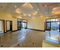 Dijual rumah dengan private pool luas 607m2 type 4KT Ciganjur Jagakarsa Jakarta Selatan