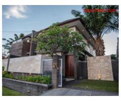 3 unit villa mewah dijual Seminyak Saraswati BALI