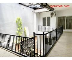 Rumah Minimalis Dua Lantai Kawasan Guntur Jakarta Selatan