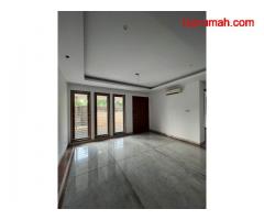 Rumah Mewah Semi Furnish di Taman Villa Meruya Jakarta