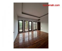 Rumah Mewah Semi Furnish di Taman Villa Meruya Jakarta