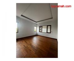 Rumah Mewah Semi Furnish di Taman Villa Meruya Jakarta